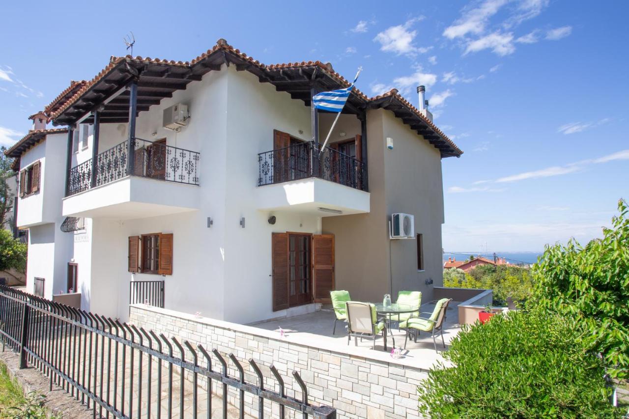 Τraditional Fully Detached Villa On A Luxurious Hillock Of Thessaloniki With Its Own Garden Also For Family & Wedding Gatherings For 10 To 25 People Only 15 Minutes From Airport 外观 照片