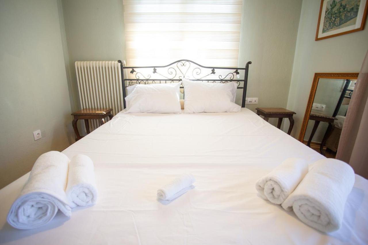 Τraditional Fully Detached Villa On A Luxurious Hillock Of Thessaloniki With Its Own Garden Also For Family & Wedding Gatherings For 10 To 25 People Only 15 Minutes From Airport 外观 照片