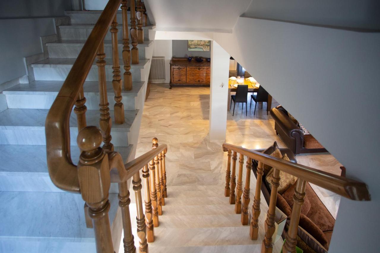Τraditional Fully Detached Villa On A Luxurious Hillock Of Thessaloniki With Its Own Garden Also For Family & Wedding Gatherings For 10 To 25 People Only 15 Minutes From Airport 外观 照片