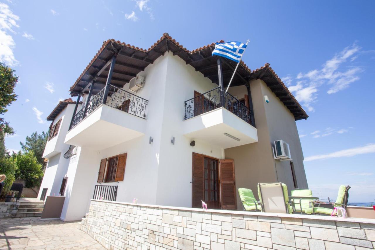 Τraditional Fully Detached Villa On A Luxurious Hillock Of Thessaloniki With Its Own Garden Also For Family & Wedding Gatherings For 10 To 25 People Only 15 Minutes From Airport 外观 照片