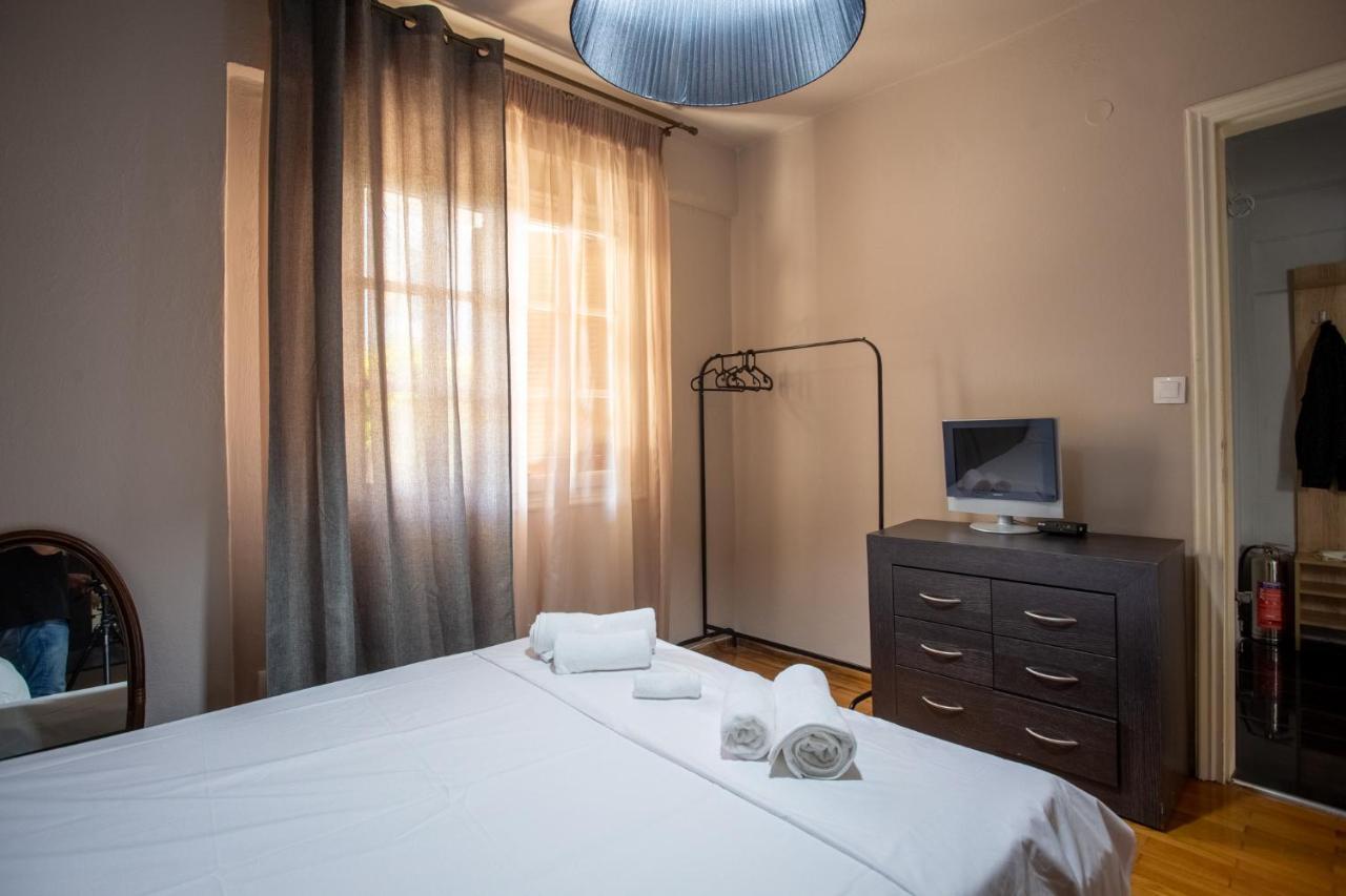 Τraditional Fully Detached Villa On A Luxurious Hillock Of Thessaloniki With Its Own Garden Also For Family & Wedding Gatherings For 10 To 25 People Only 15 Minutes From Airport 外观 照片