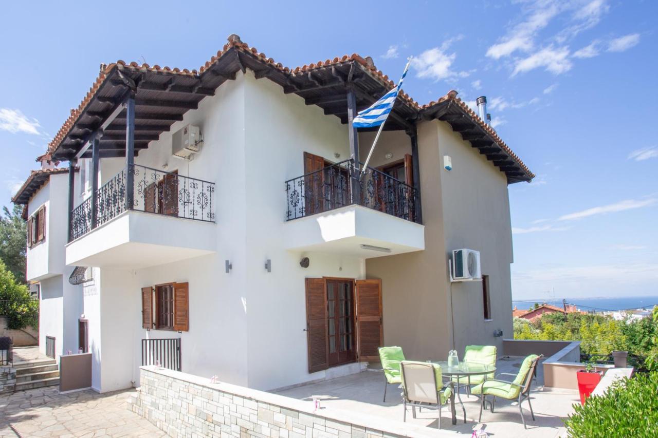 Τraditional Fully Detached Villa On A Luxurious Hillock Of Thessaloniki With Its Own Garden Also For Family & Wedding Gatherings For 10 To 25 People Only 15 Minutes From Airport 外观 照片