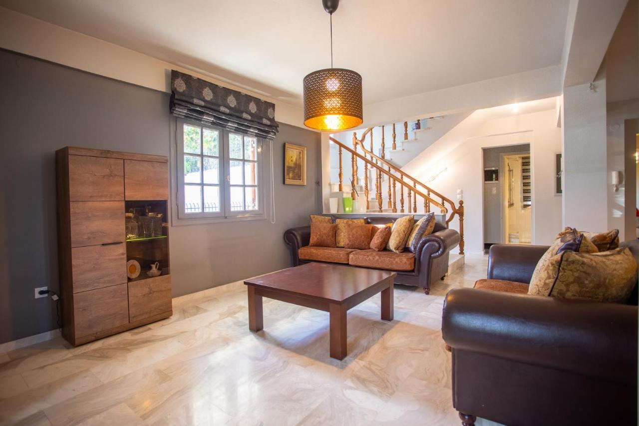 Τraditional Fully Detached Villa On A Luxurious Hillock Of Thessaloniki With Its Own Garden Also For Family & Wedding Gatherings For 10 To 25 People Only 15 Minutes From Airport 外观 照片