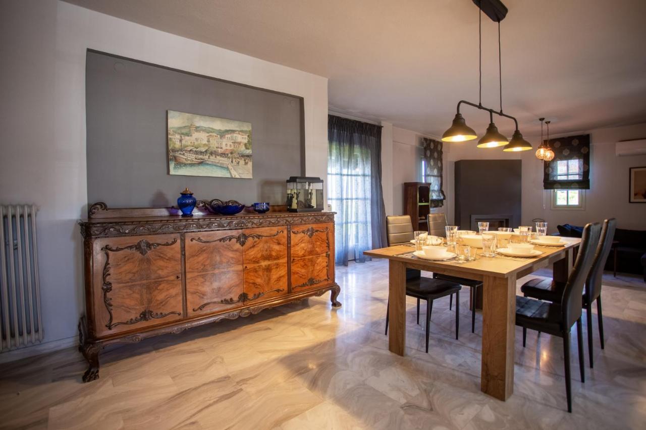 Τraditional Fully Detached Villa On A Luxurious Hillock Of Thessaloniki With Its Own Garden Also For Family & Wedding Gatherings For 10 To 25 People Only 15 Minutes From Airport 外观 照片