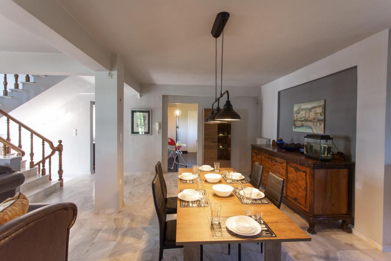 Τraditional Fully Detached Villa On A Luxurious Hillock Of Thessaloniki With Its Own Garden Also For Family & Wedding Gatherings For 10 To 25 People Only 15 Minutes From Airport 外观 照片